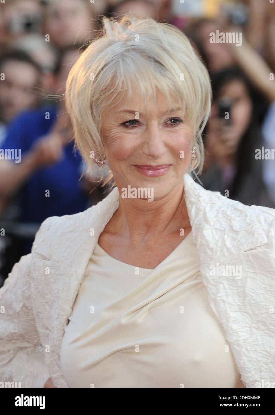 Helen Mirren arrives at the 'State of Play' World premiere at the Empire  Cinema, Leicester Square, London Stock Photo - Alamy