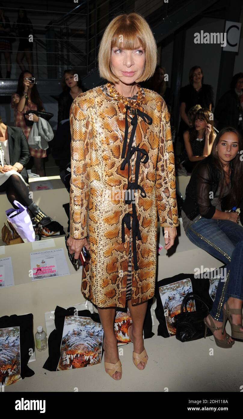 Anna Wintour at the Christopher Kane Fashion Show, part of the 25th year of  London Fashion Week, Topshop Venue, Baker Street, London Stock Photo - Alamy