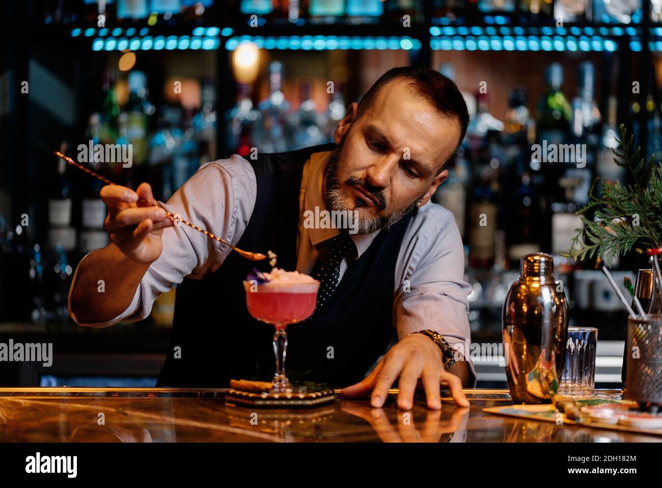 Page 3 - Bartender High Resolution Stock Photography and Images - Alamy