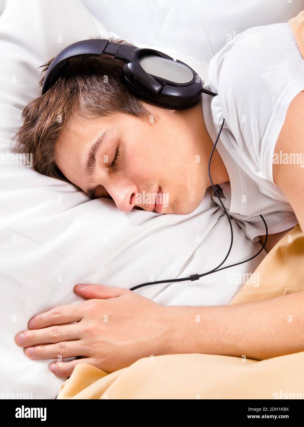 Man sleeping in bed headphones hi res stock photography and images Alamy