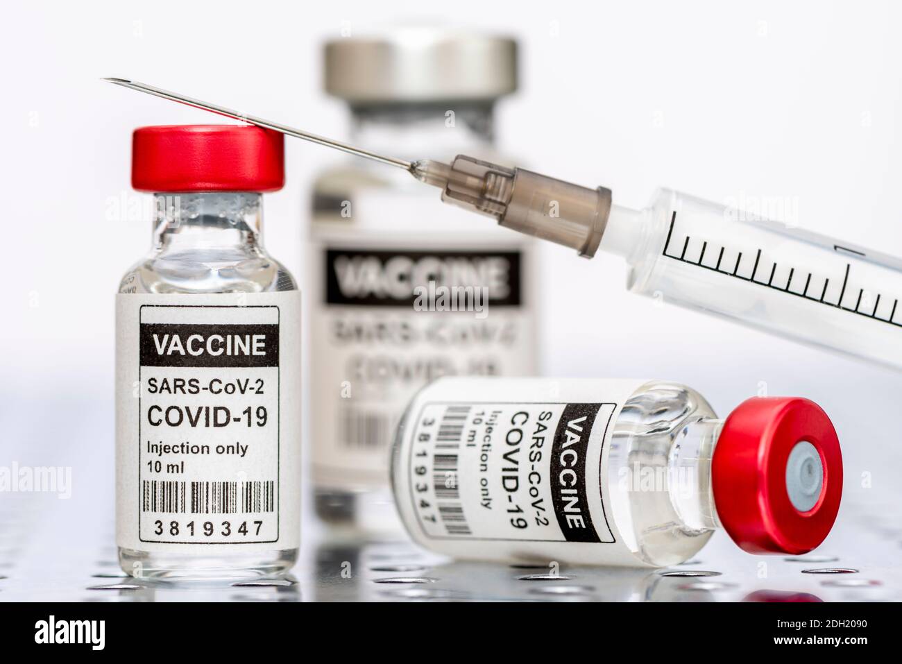 Impfung mit Serum gegen COVID-19 Coronavirus Stock Photo