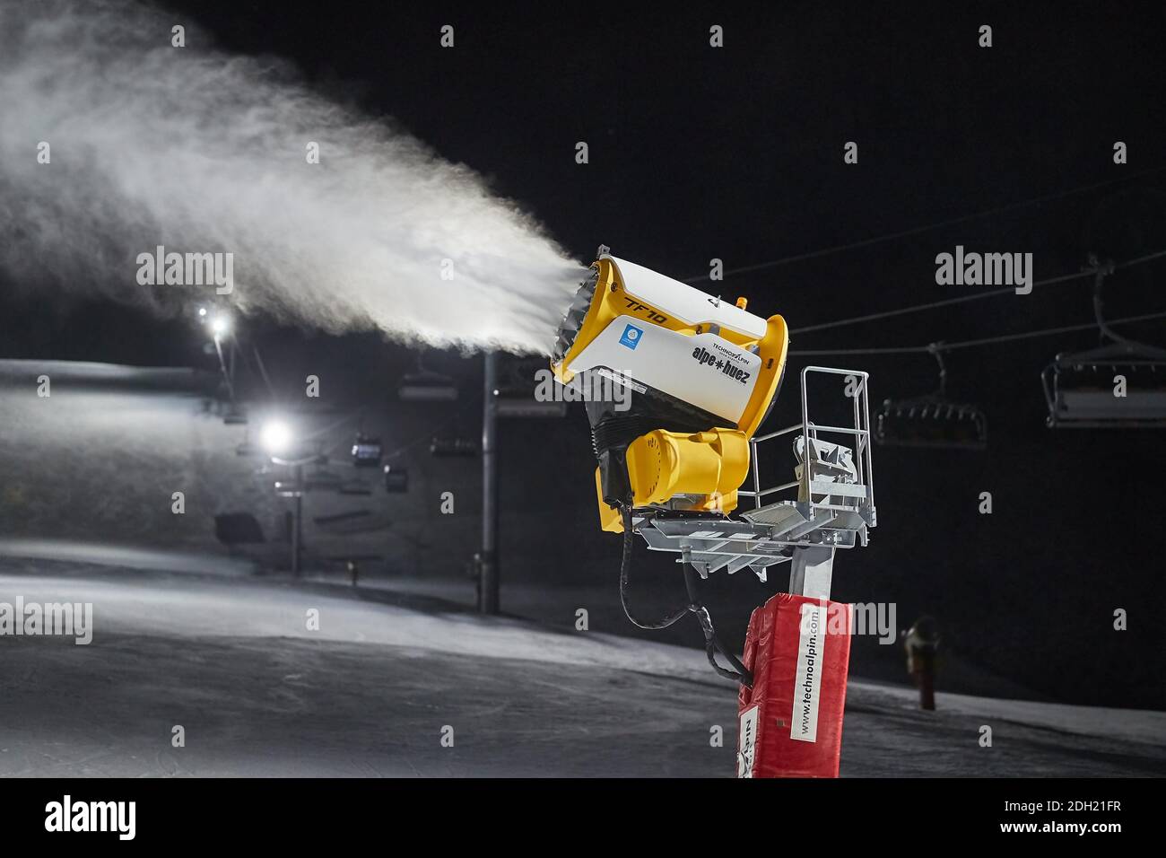 Snow making machine snow cannon Stock Photo Alamy