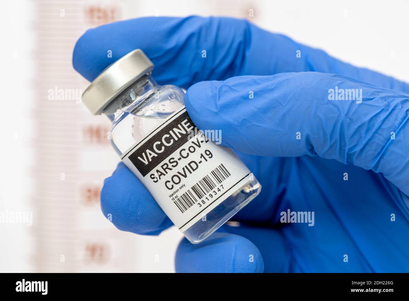 Impfung mit Serum gegen COVID-19 Coronavirus Stock Photo