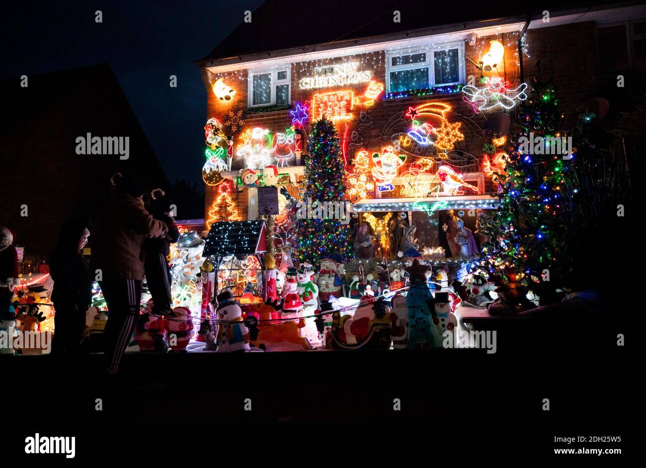 Christmas Lights House Uk High Resolution Stock Photography And Images Alamy