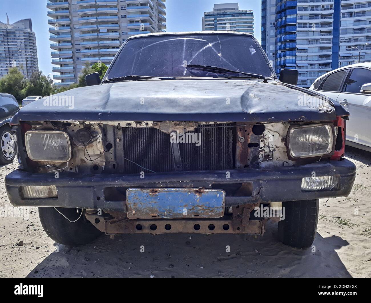 Abandoned crashed car hi-res stock photography and images - Alamy
