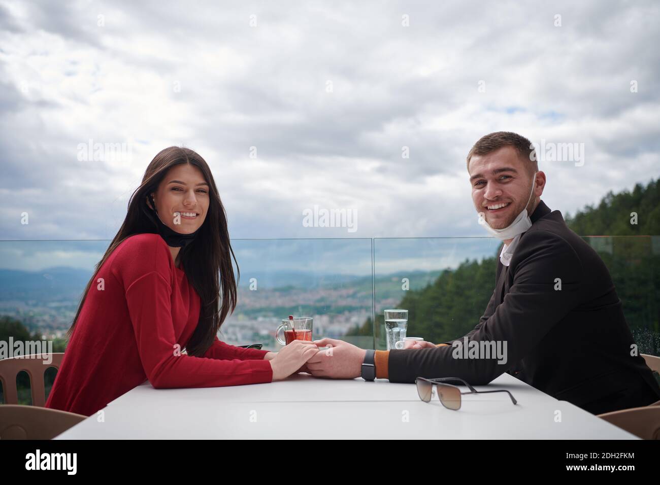 Couple tourist wearing medical hi-res stock photography and images - Alamy