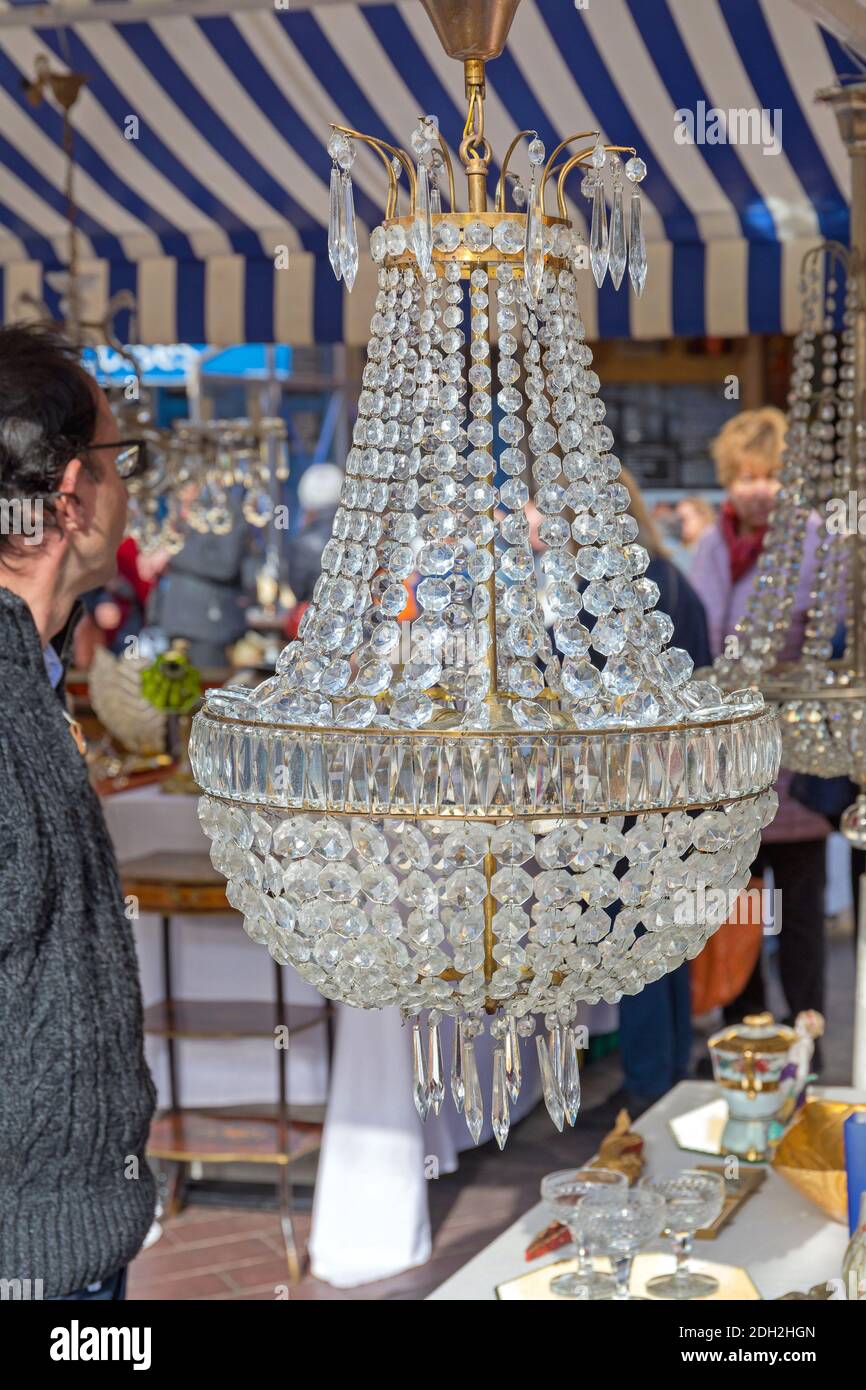 Nice, France - January 29, 2018: Crystal Chandelier at Brocante Antique  Market Cours Saleya in Nice, France Stock Photo - Alamy