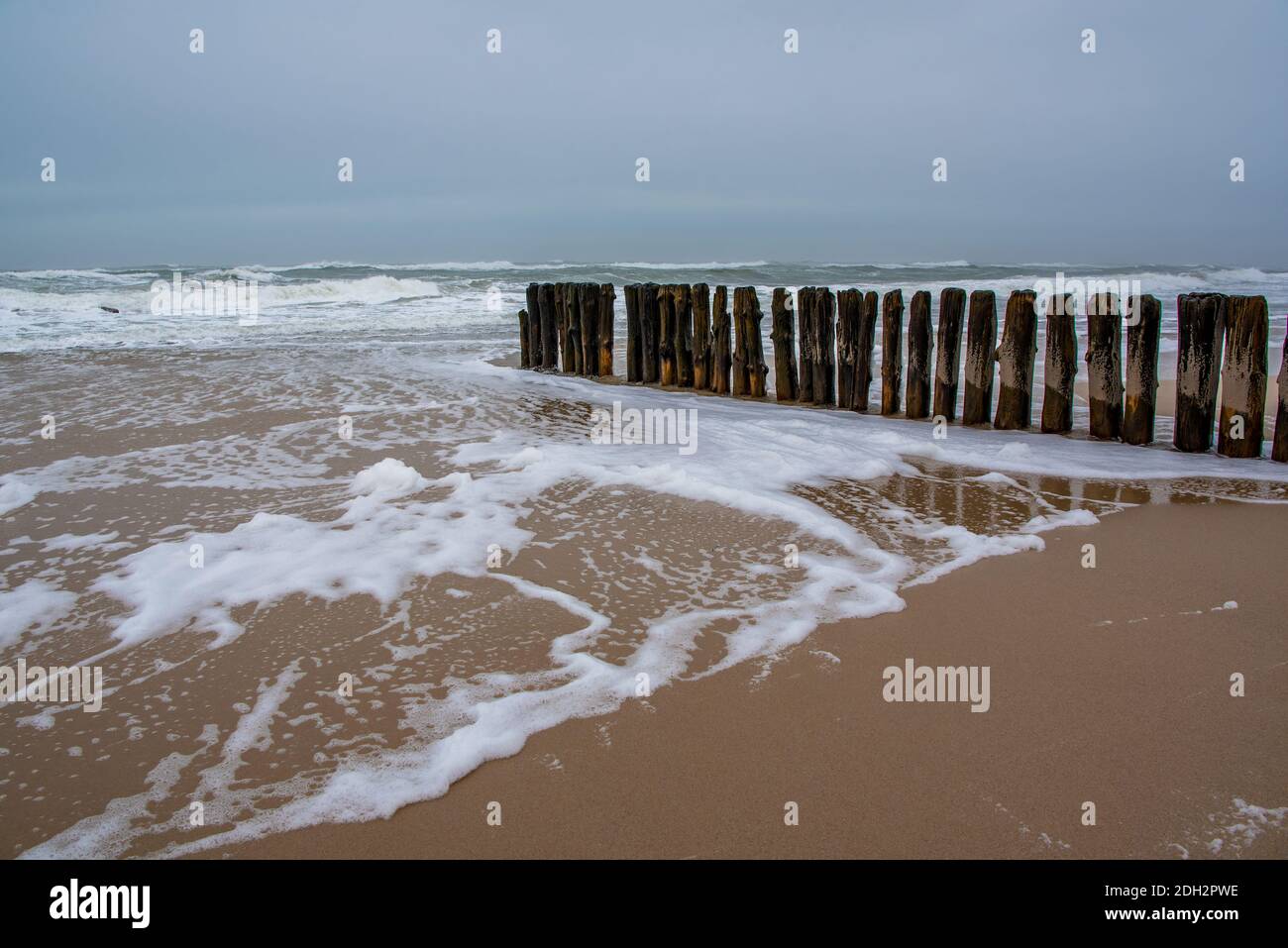 Log breakwater hi-res stock photography and images - Alamy