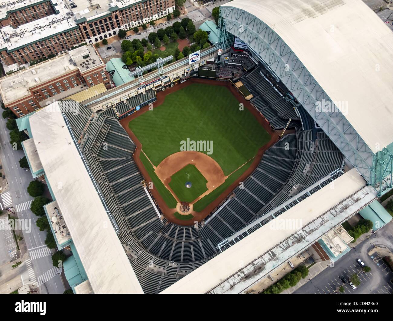 Minute Maid Park roof open or closed: Houston's warm, dense air