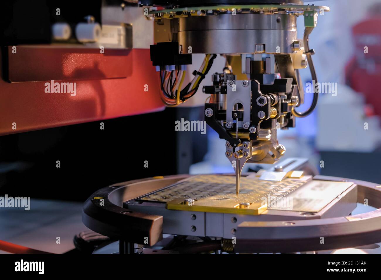 Wire Bonding Machine Close Up High Resolution Stock Photography And Images Alamy
