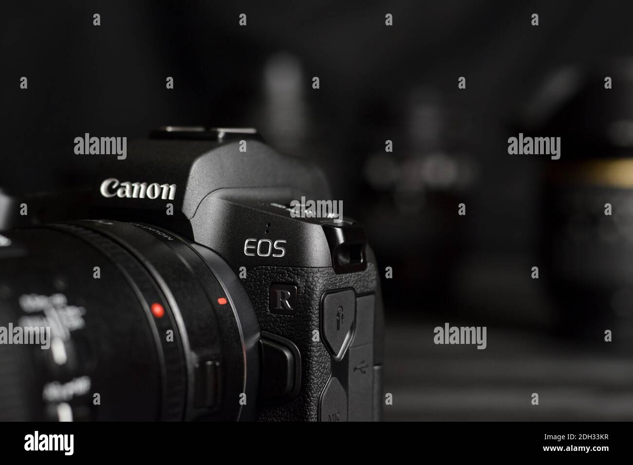 Canon camera table hi-res stock photography and images - Page 4 - Alamy