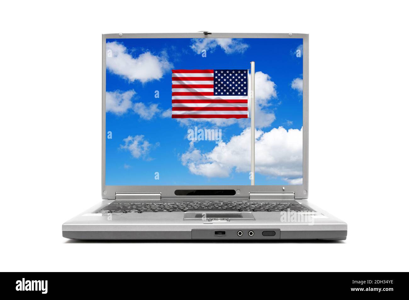 Laptop zeigt Nationalfahne der USA. vor blauen Himmel mit Cumulus Wolken, Reise, Reisen, Online-Buchung, Stock Photo