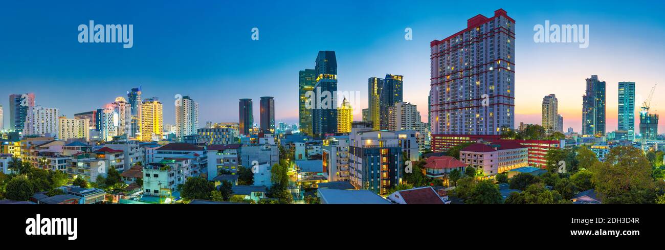Bangkok city at night Stock Photo - Alamy