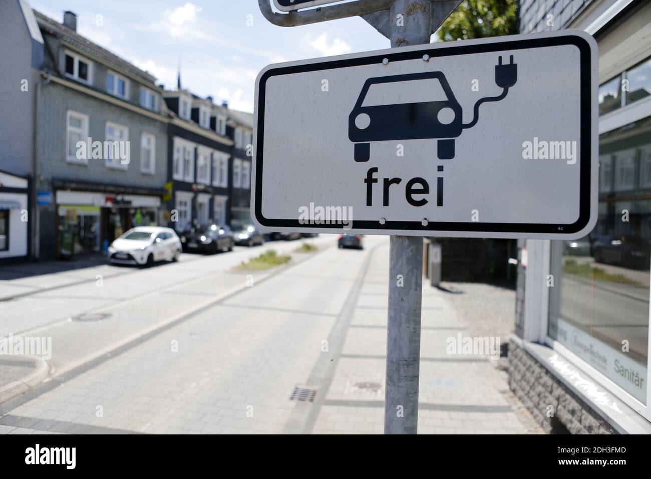 Free,parking,for,15,minutes,kiss and fly,quick,passenger,pick up,at,  Carcassonne,Airport,Aude,region,South,of,France,French,Europe,European  Stock Photo - Alamy