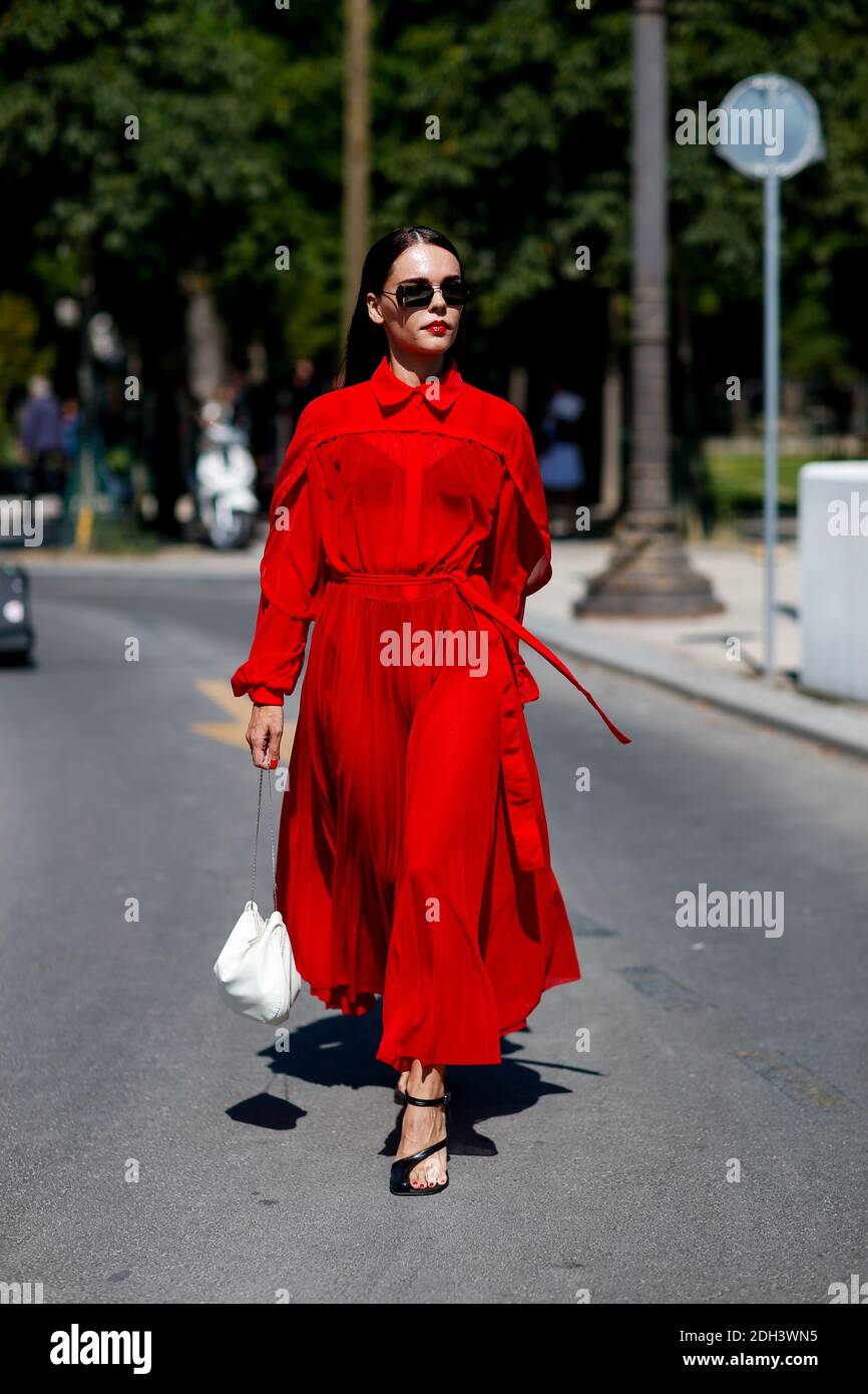 Street style, blogger Evangelie Smyrniotaki (Style Heroine) arriving at