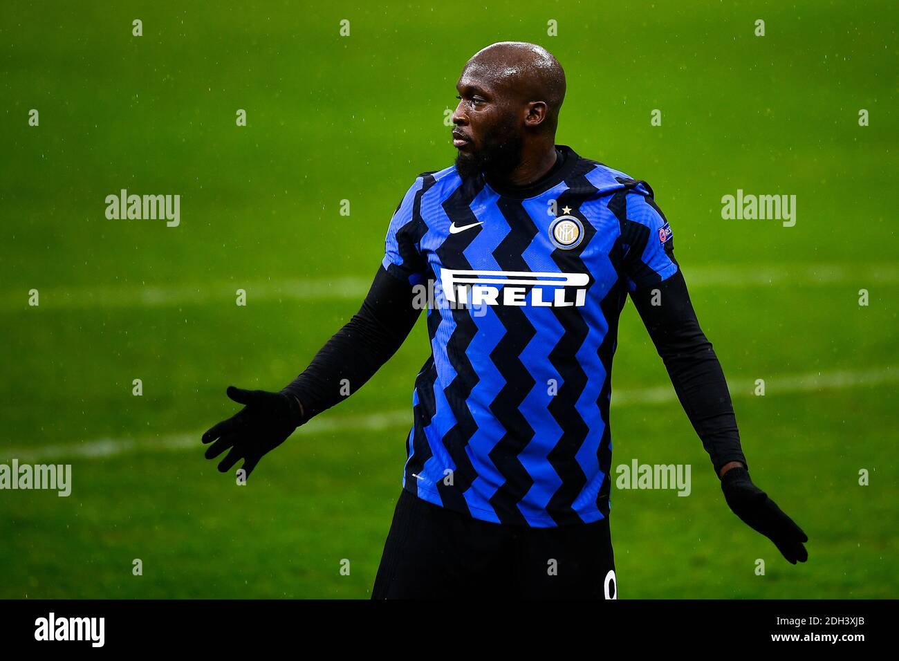 Milan, Italy. 09th Dec, 2020. MILAN, ITALY - December 09, 2020: Romelu Lukaku of FC Internazionale reacts during the UEFA Champions League Group B football match between FC Internazionale and FC Shakhtar Donetsk. (Photo by Nicolò Campo/Sipa USA) Credit: Sipa USA/Alamy Live News Stock Photo