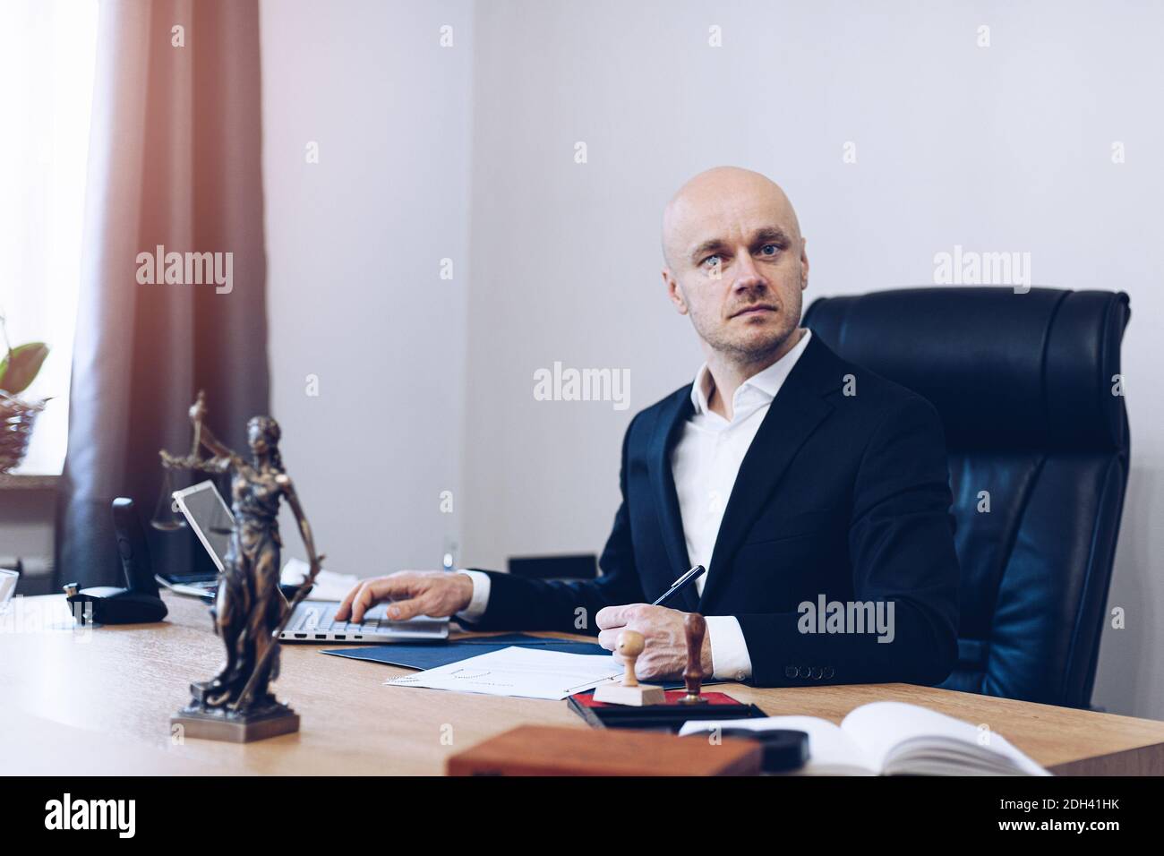 Lawyer working client office legal hi-res stock photography and images ...