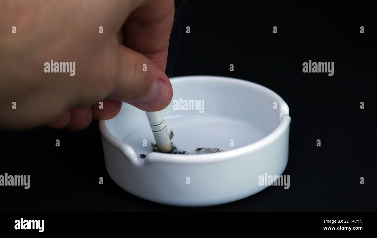 Cigarette in ashtray smoldering hires stock photography and images Alamy