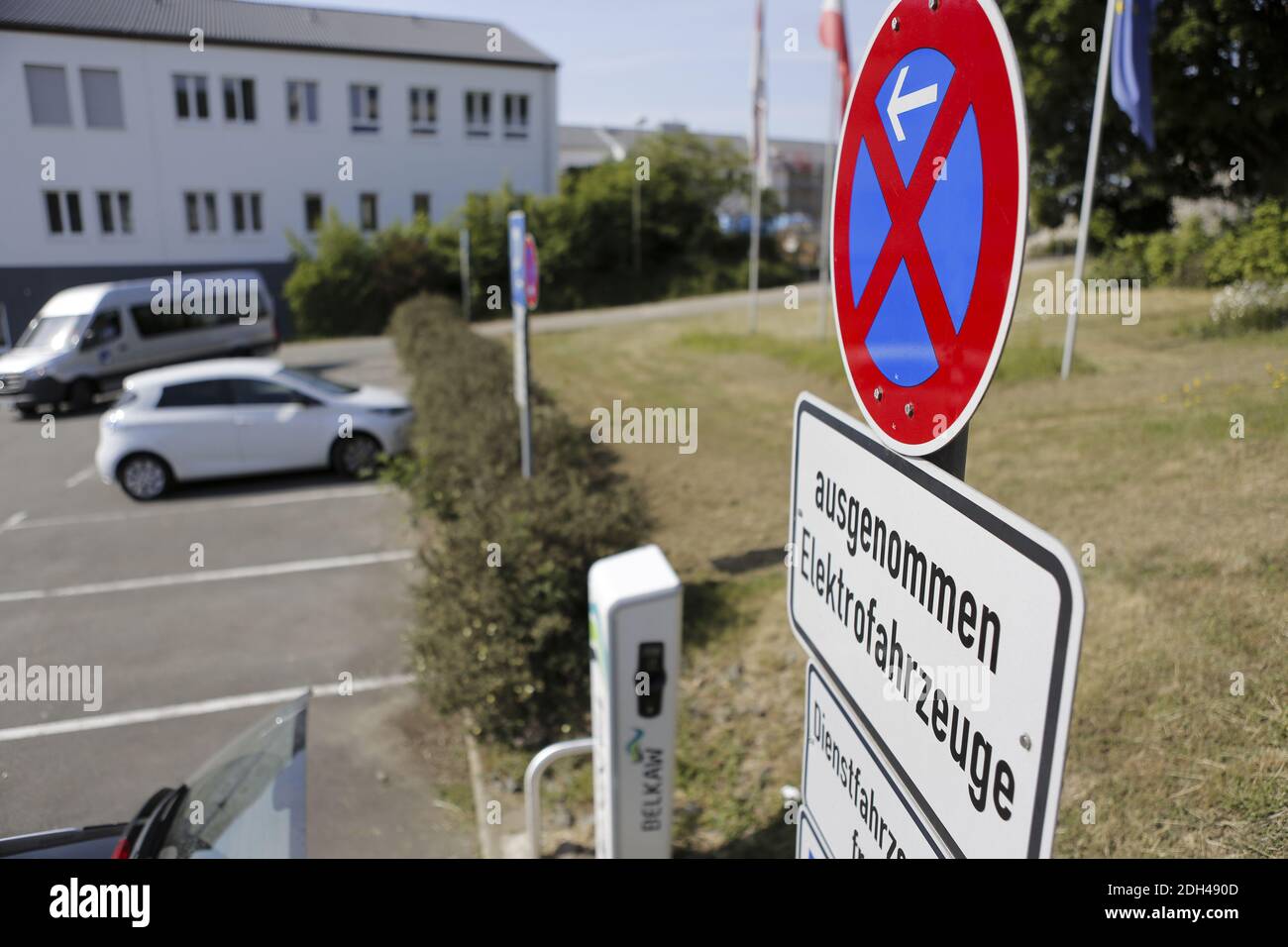 Traffic sign 283 hi-res stock photography and images - Alamy
