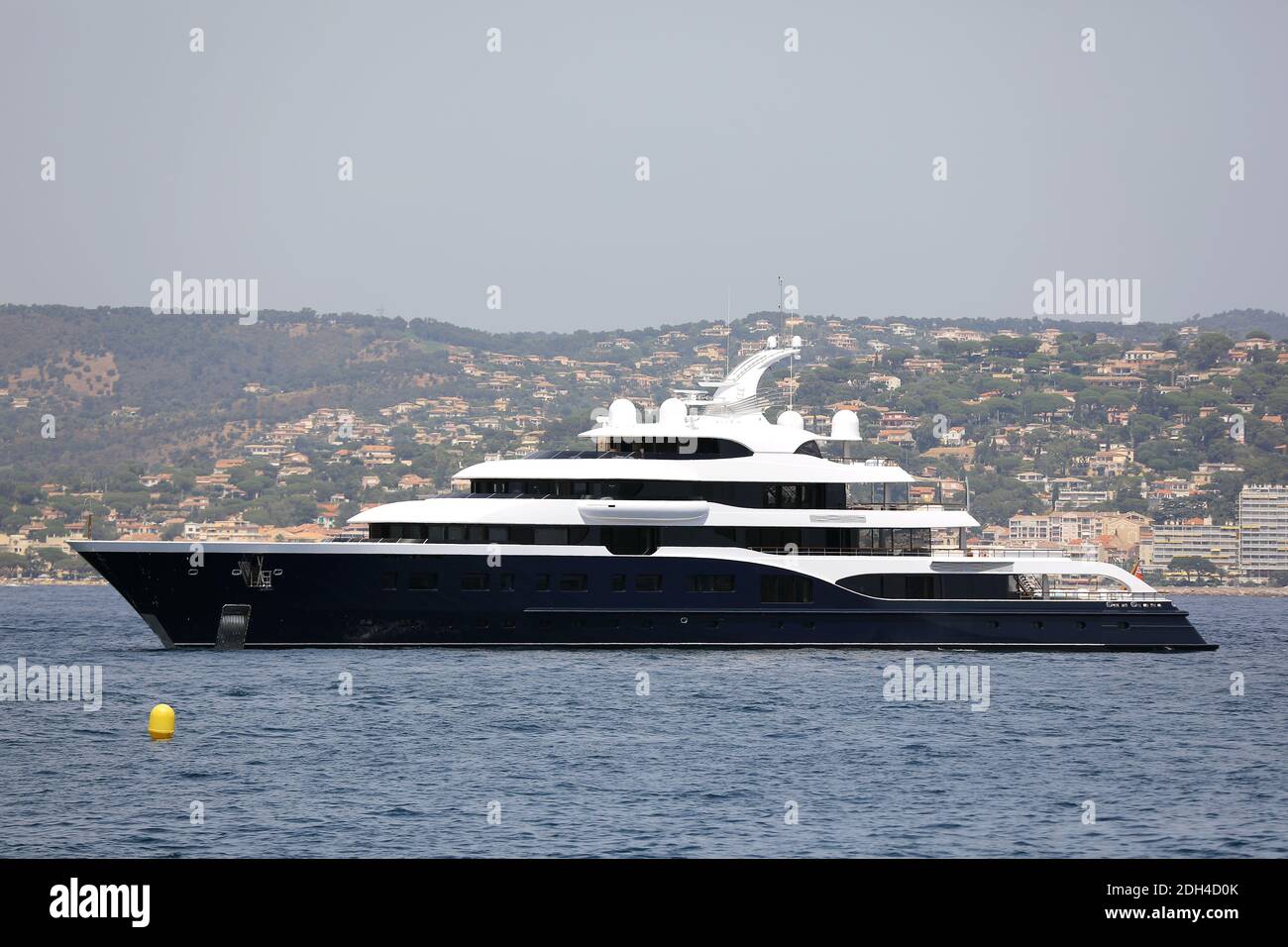 Symphony yacht hi-res stock photography and images - Alamy