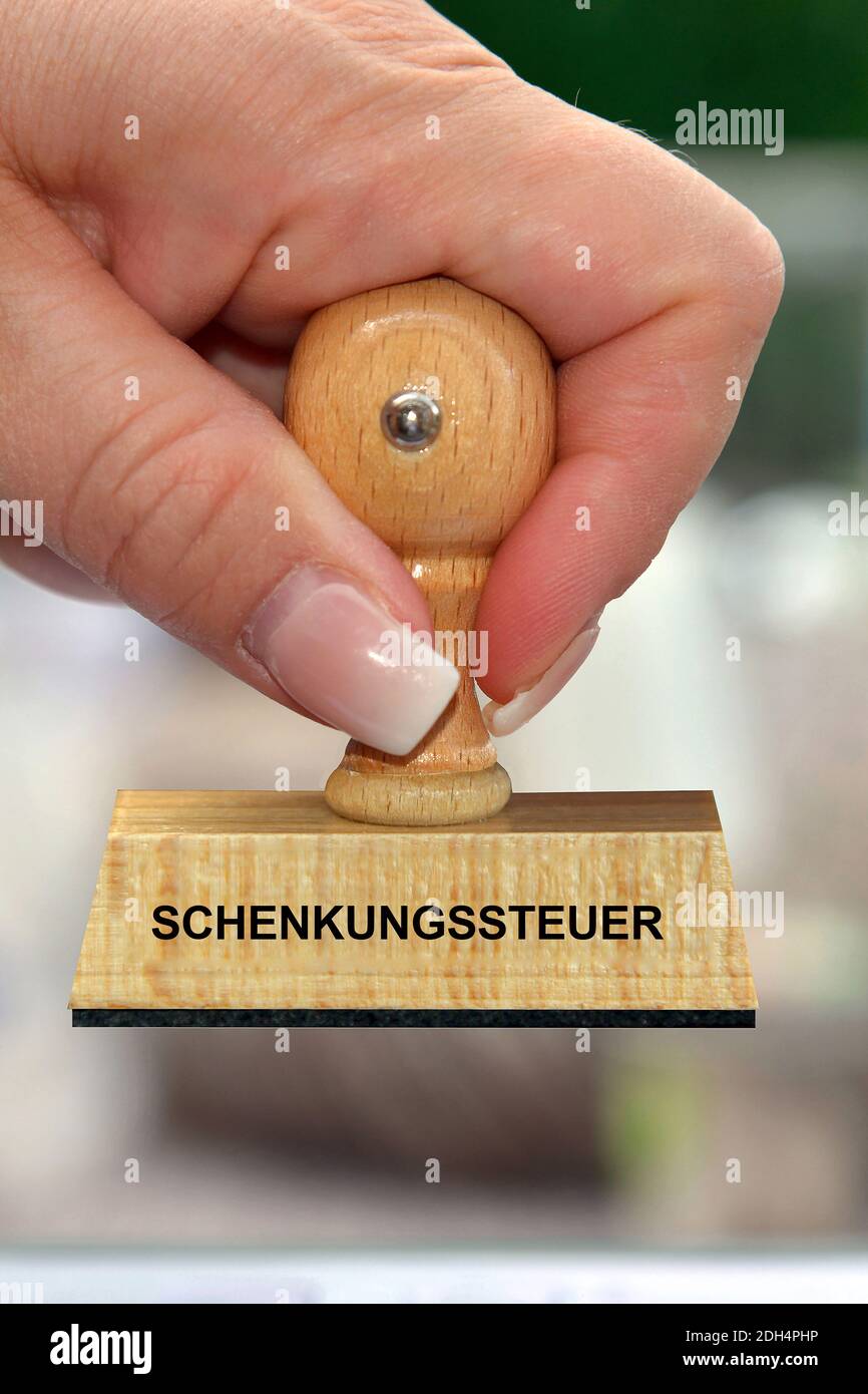 Hand mit Stempel, Frauenhand, Aufschrift: Schenkungssteuer Stock Photo