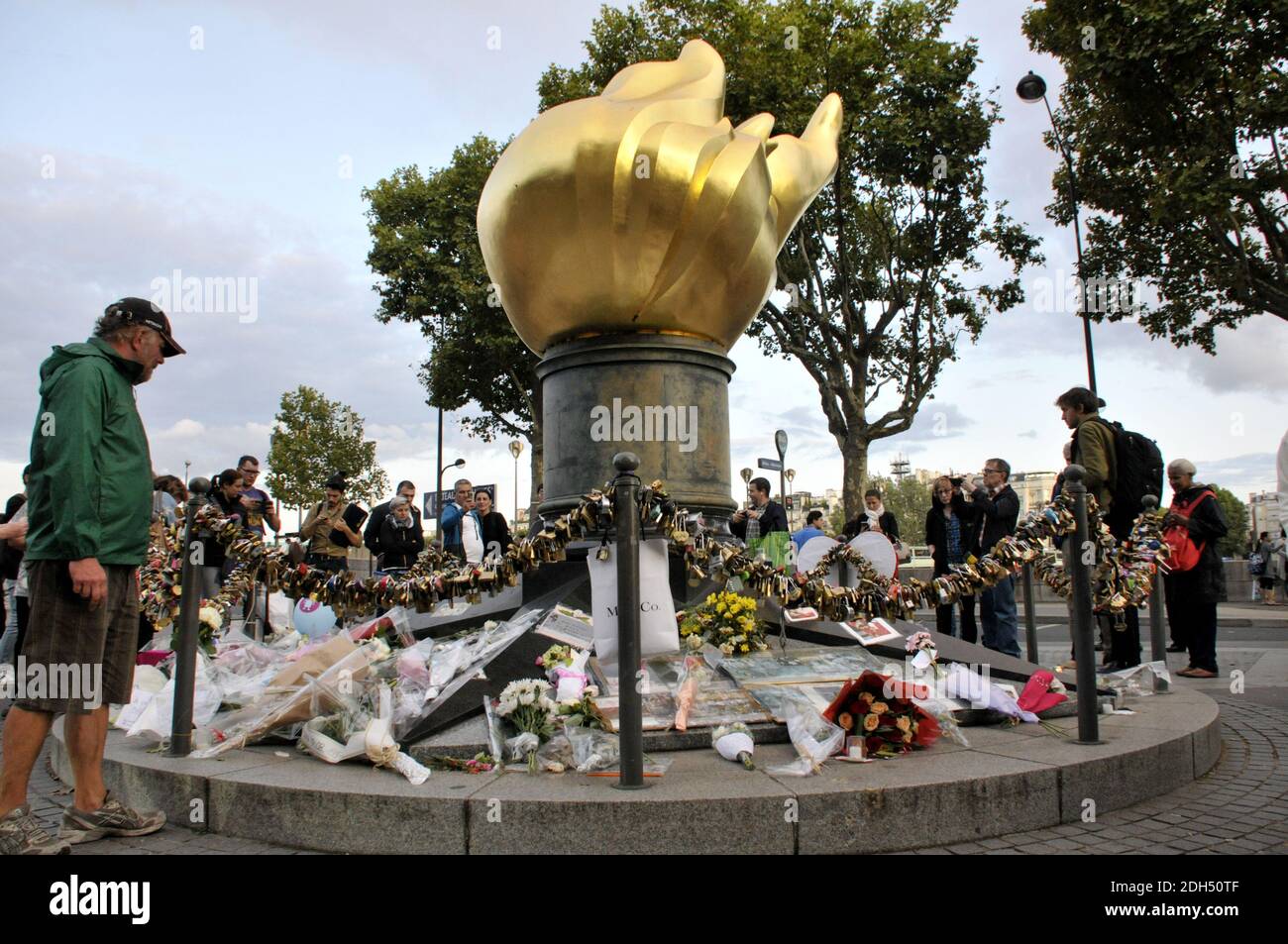 Iconic photos, flowers and messages dedicated to pay homage to Diana, Princess of Wales to the 20th anniversary of her death adorn the plinth of the Flame of Liberty statue on August 31, 2017 in Paris, France. Princess Diana is died in a car crash on August 31, 1997 near the Pont de l'Alma tunnel. The Flame of Liberty statue became the unofficial memorial to Diana, Princess of Wales. Photo by Alain Apaydin/ABACAPRESS.COM Stock Photo