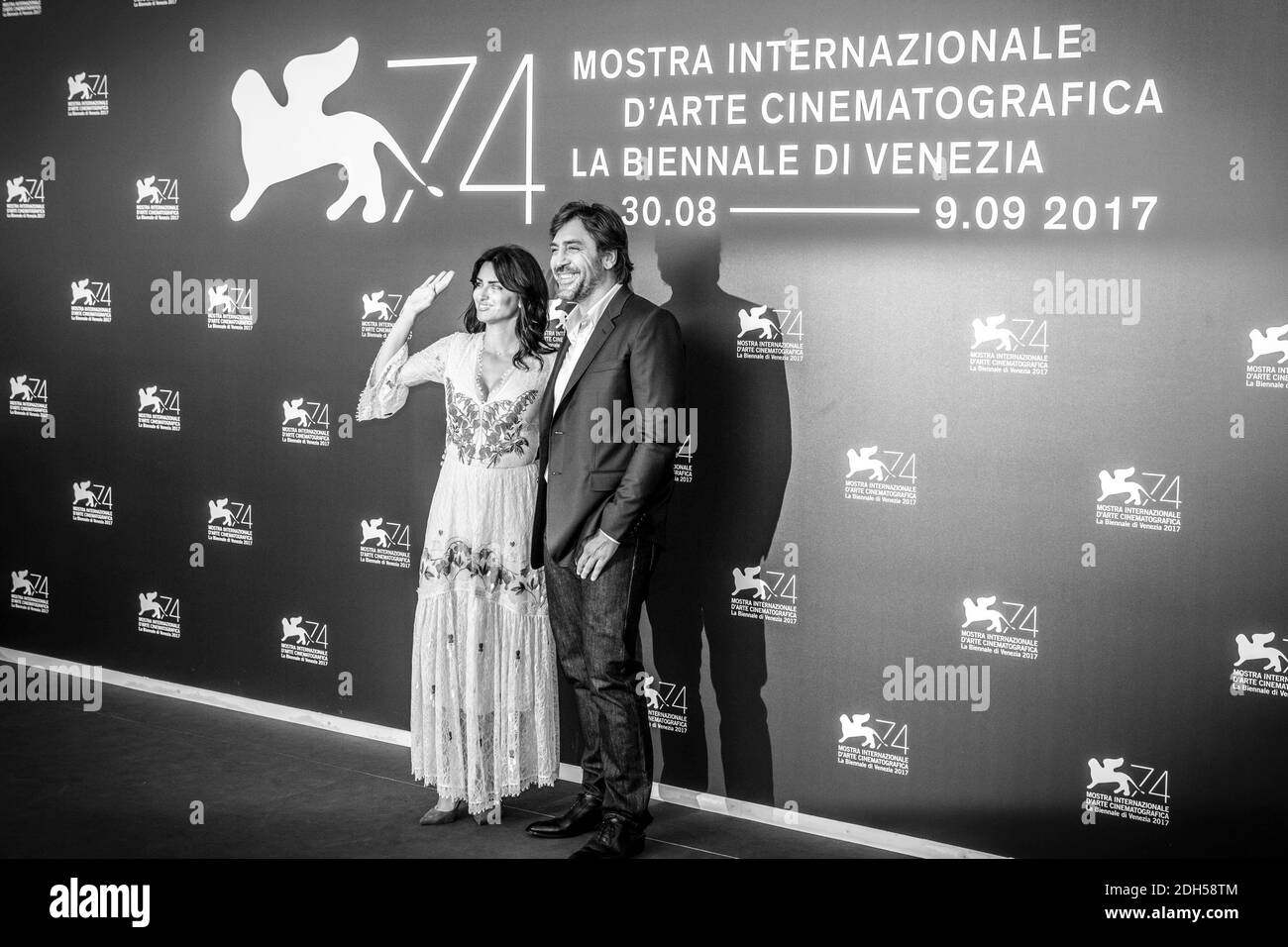 Javier Bardem, Penelope Cruz pose during the photocall of the movie 'Loving Pablo' at the 74th International Film Festival of Venice (Mostra), Venice, on september 6, 2017. Photo by Marco Piovanotto/ABACAPRESS.COM Stock Photo