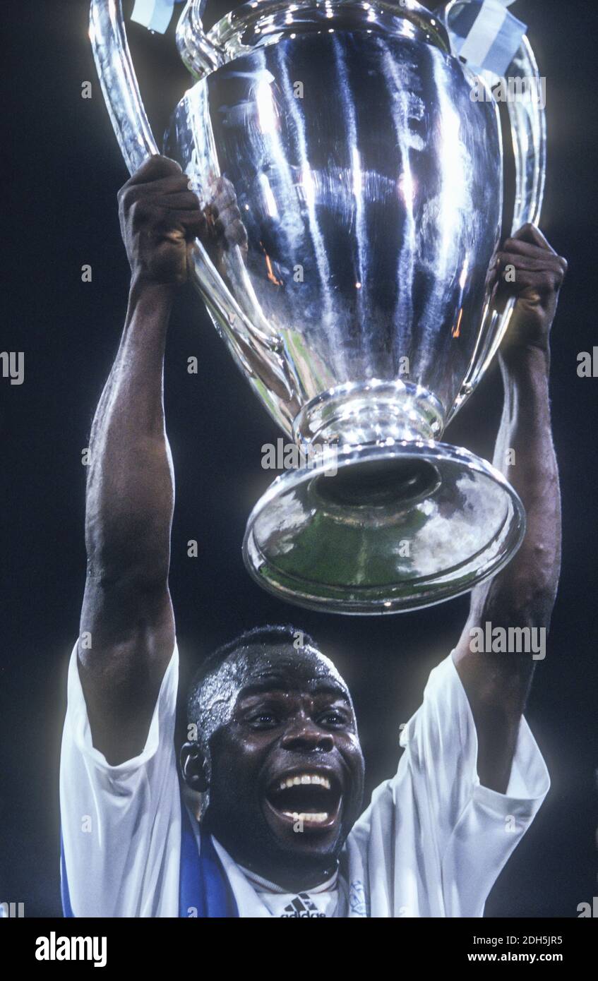 Marseille's Basile Boli with Cup during the Champions's League Final soccer  match, Marseille vs Milan A.C. in Stade Olympique, Munich, Germany on May  26th, 1993. Marseille won 1-0. Photo by Henri Szwarc/ABACAPRESS.COM