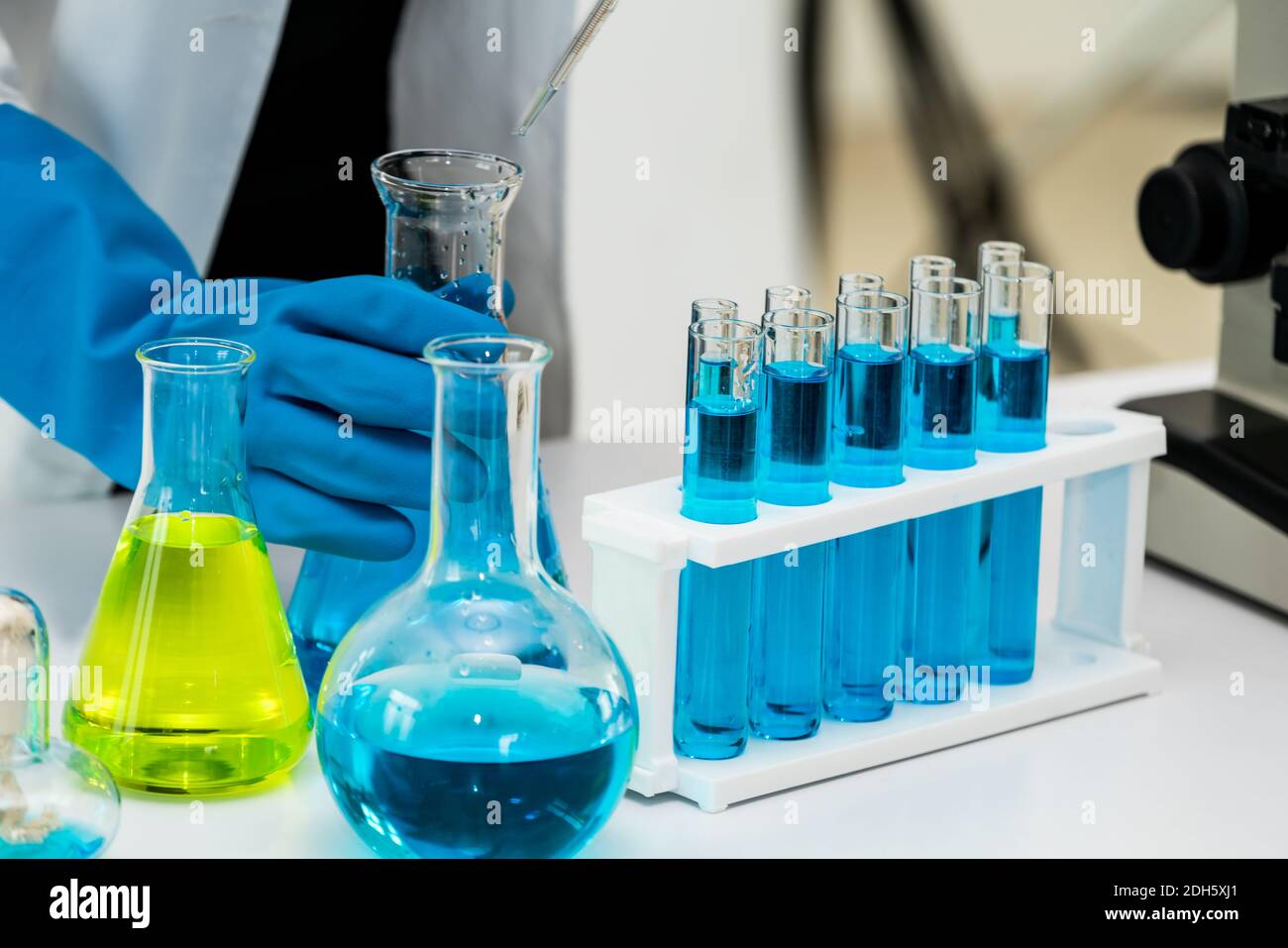 Biochemistry lab hi-res stock photography and images - Alamy