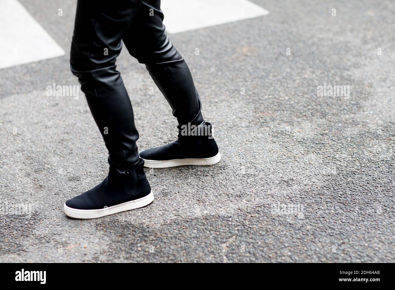 Street style, close up at Paskal Spring-Summer 2018 show held at Galerie Diana Marquardt, in Paris, France, on September 26, 2017. Photo by Marie-Paola Bertrand-Hillion/ABACAPRESS.COM Stock Photo