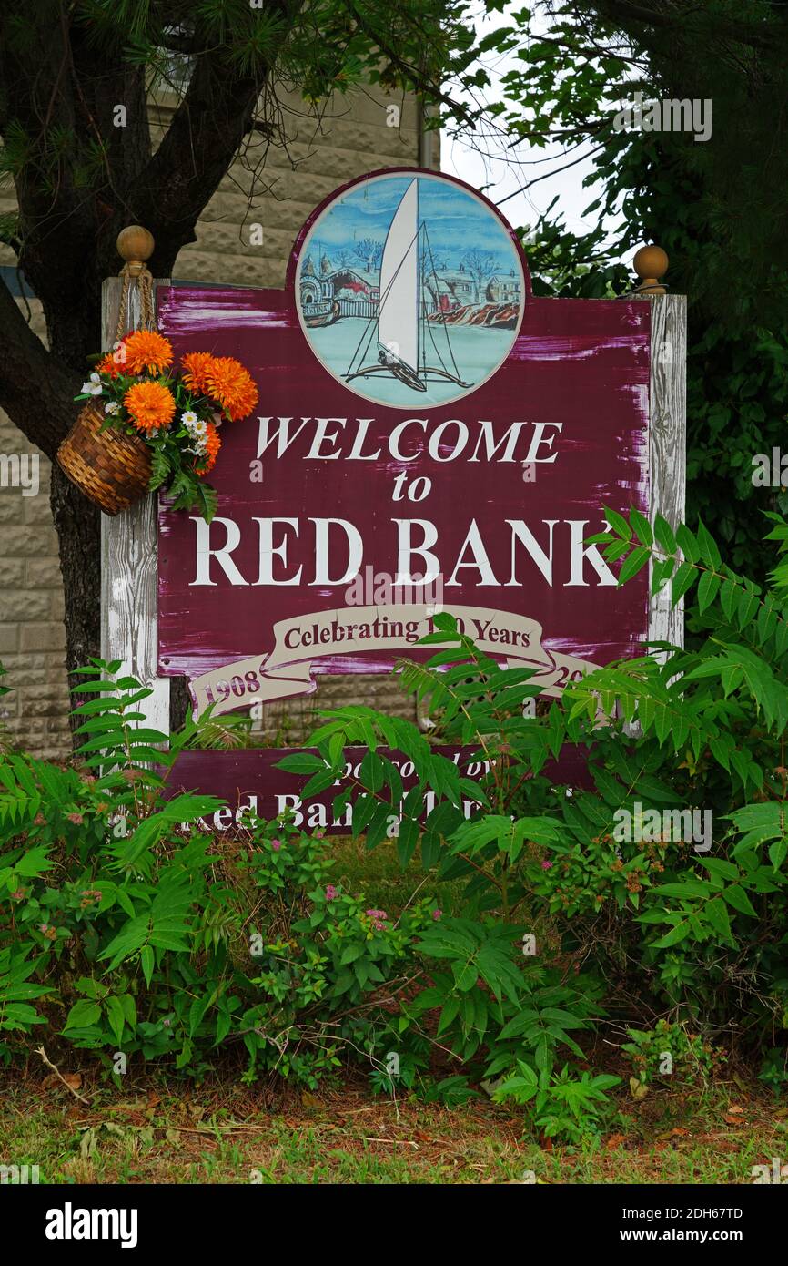 RED BANK, NJ –16 JUL 2020- View of the road sign Welcome to Red Bank in ...