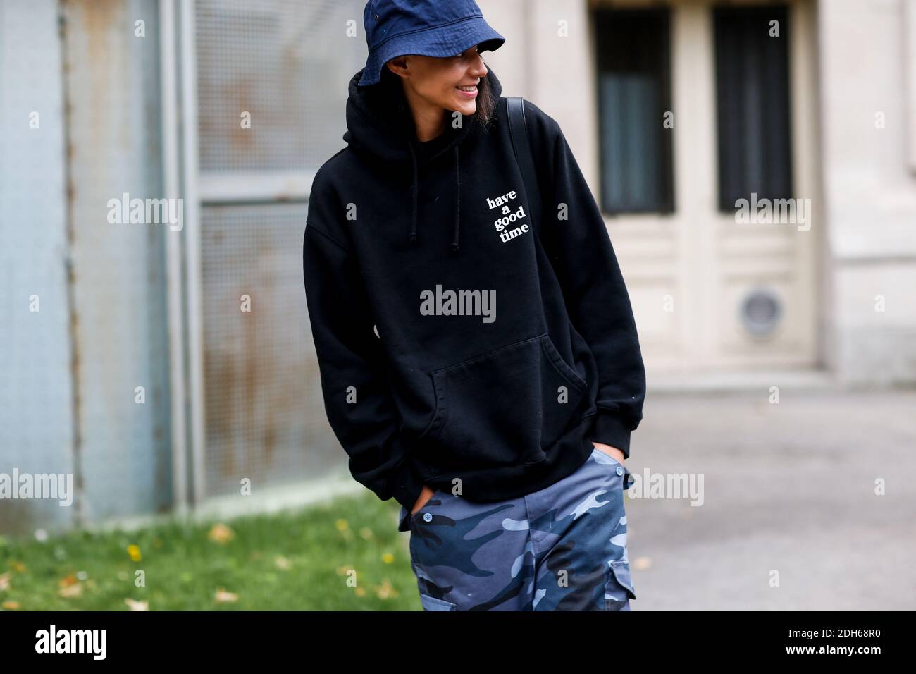 Street style, Model Binx Walton after Lanvin Spring-Summer 2018 show held  at Grand Palais, in Paris, France, on September 27, 2017. Photo by  Marie-Paola Bertrand-Hillion/ABACAPRESS.COM Stock Photo - Alamy