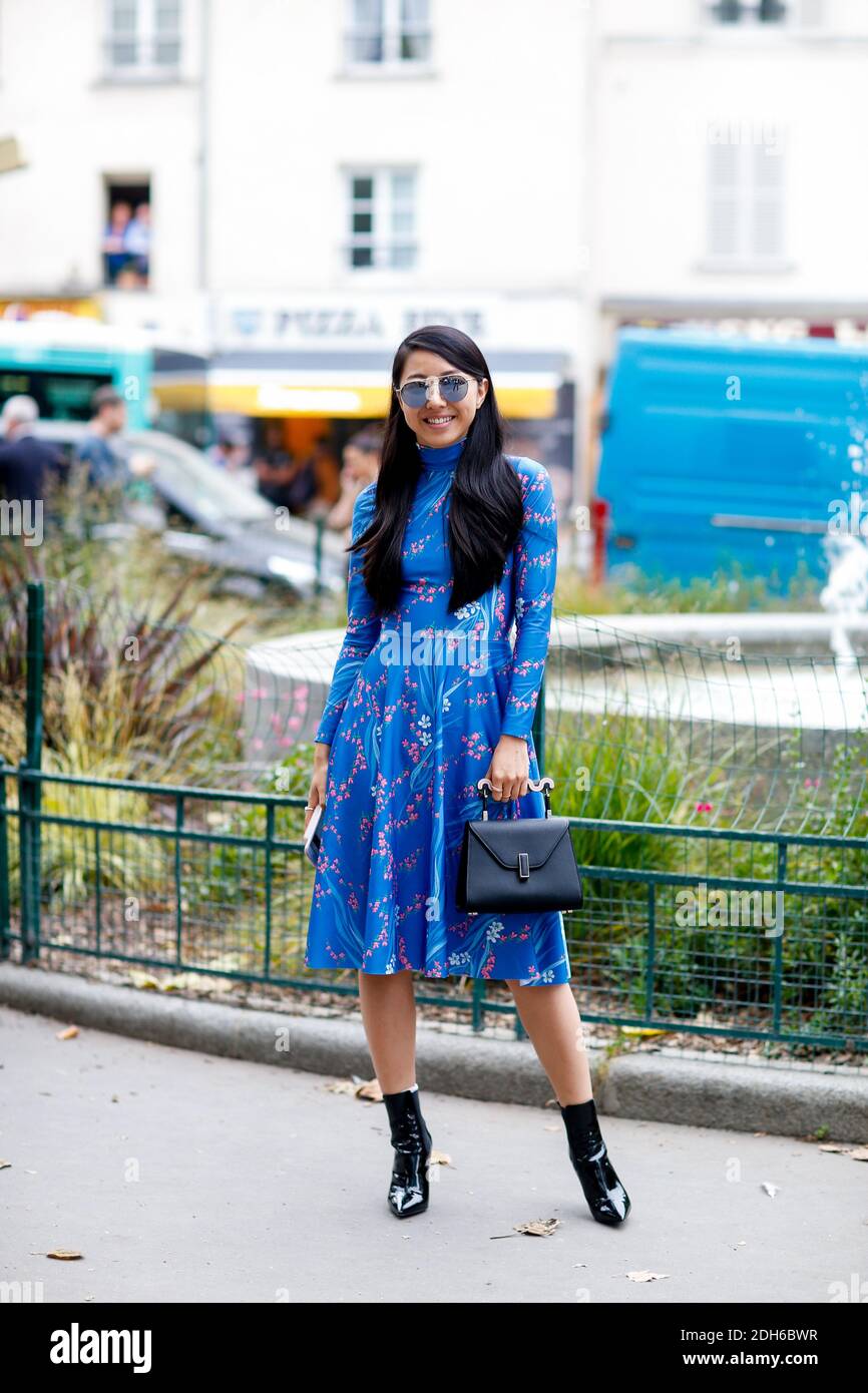 Street style, blogger Yuwei Zhangzou (yuyu fashion book) arriving at Carven  Spring-Summer 2018 show held at Universite Pierre et Marie Curie, in Paris,  France, on September 28, 2017. Photo by Marie-Paola  Bertrand-Hillion/ABACAPRESS.COM