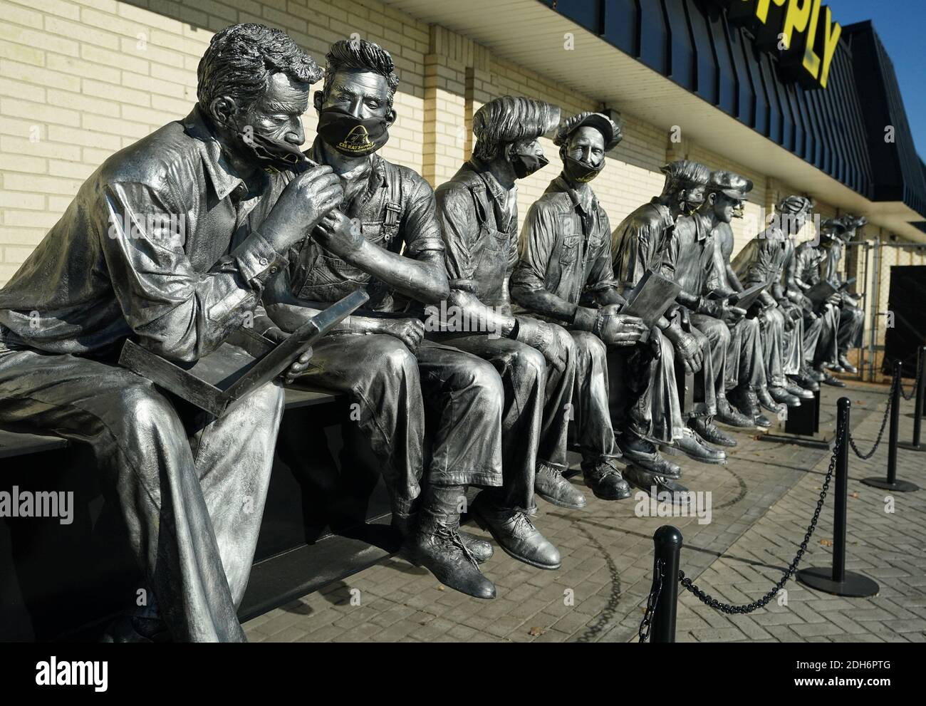 St. Louis, United States. 09th Dec, 2020. Life size figures sitting on a beam now wear masks in front of Cee Kay Supply in St. Louis on Wednesday, December 9, 2020. 'Lunch Atop A Skyscraper' statue was made from a 1932 photograph of 11 men having their lunch on a beam 840 feet above Manhattan, New York on the RCA Building, now GE Building. Photo by Bill Greenblatt/UPI Credit: UPI/Alamy Live News Stock Photo