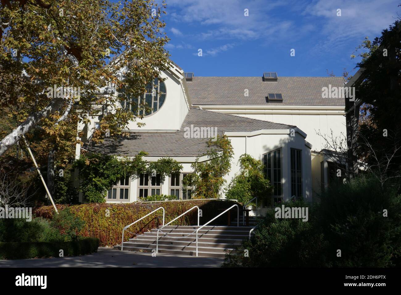 Pacific Palisades, California, USA 5th December 2020 A general view of atmosphere of St Matthew's Episcopal Church, where actor Charlton Heston Grave is located, and filming location for the Movie 'Spaceballs' on December 5, 2020 at 1031 Bienveneda Avenue in Pacific Palisades, California, USA. Photo by Barry King/Alamy Stock Photo Stock Photo