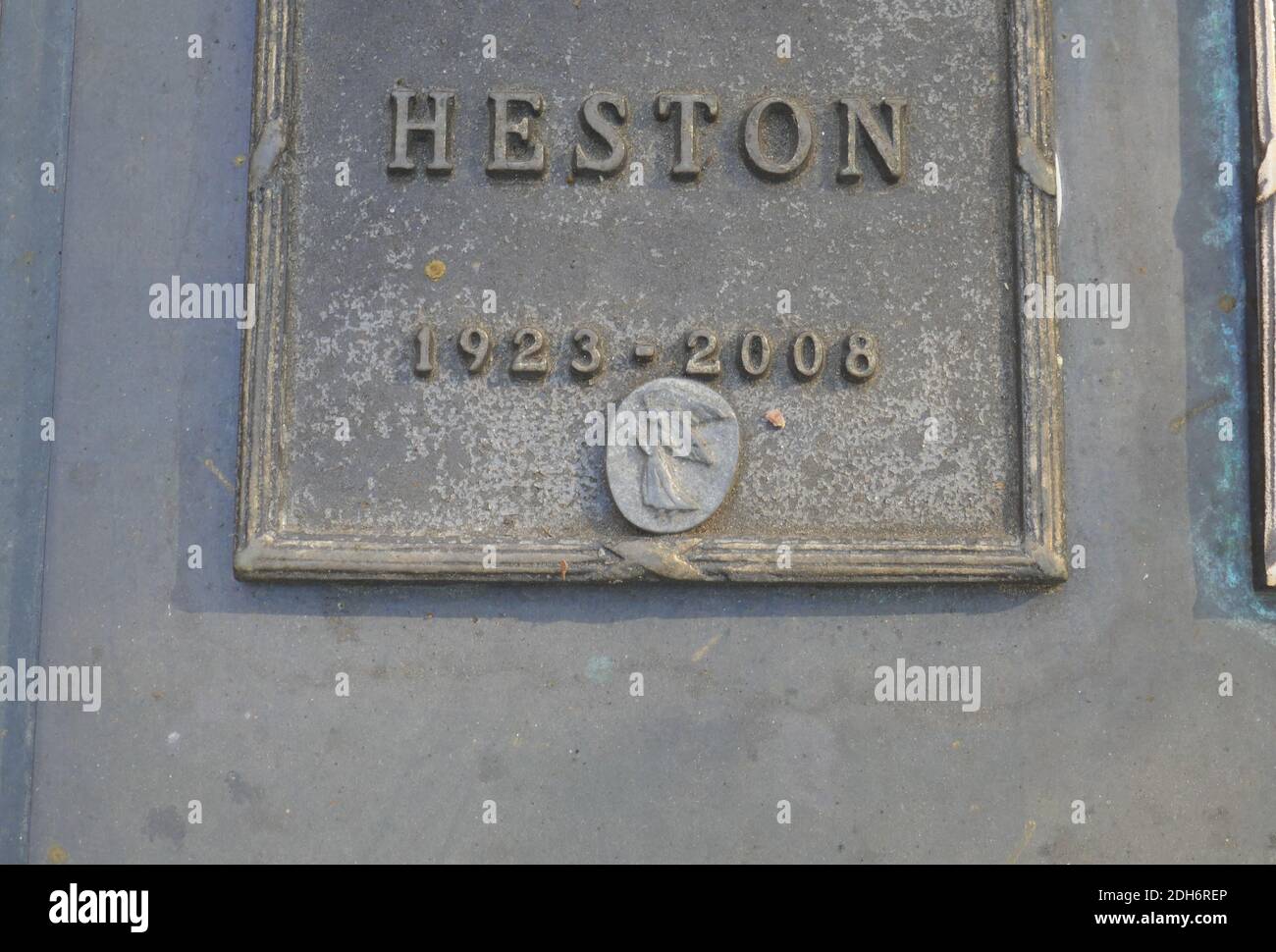 Pacific Palisades, California, USA 5th December 2020 A general view of atmosphere of actor Charlton Heston's Grave at St Matthew's Episcopal Church, also the filming location for the Movie 'Spaceballs' on December 5, 2020 at 1031 Bienveneda Avenue in Pacific Palisades, California, USA. Photo by Barry King/Alamy Stock Photo Stock Photo