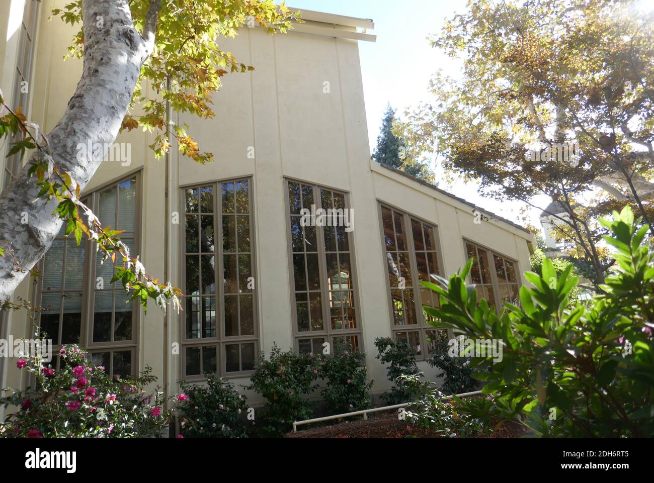 Pacific Palisades, California, USA 5th December 2020 A general view of atmosphere of St Matthew's Episcopal Church, where actor Charlton Heston Grave is located, and filming location for the Movie 'Spaceballs' on December 5, 2020 at 1031 Bienveneda Avenue in Pacific Palisades, California, USA. Photo by Barry King/Alamy Stock Photo Stock Photo