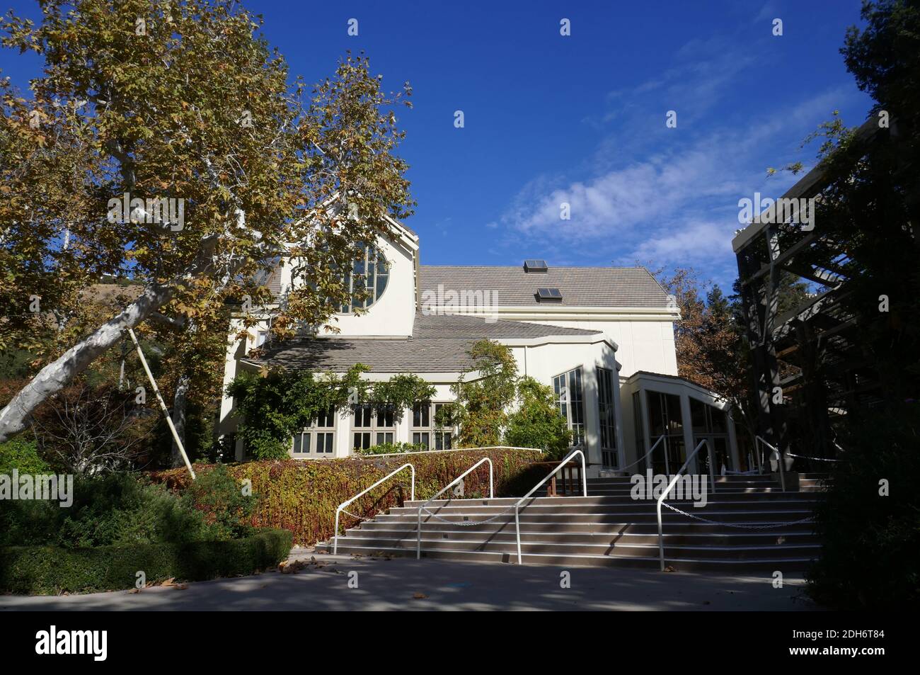 Pacific Palisades, California, USA 5th December 2020 A general view of atmosphere of St Matthew's Episcopal Church, where actor Charlton Heston Grave is located, and filming location for the Movie 'Spaceballs' on December 5, 2020 at 1031 Bienveneda Avenue in Pacific Palisades, California, USA. Photo by Barry King/Alamy Stock Photo Stock Photo