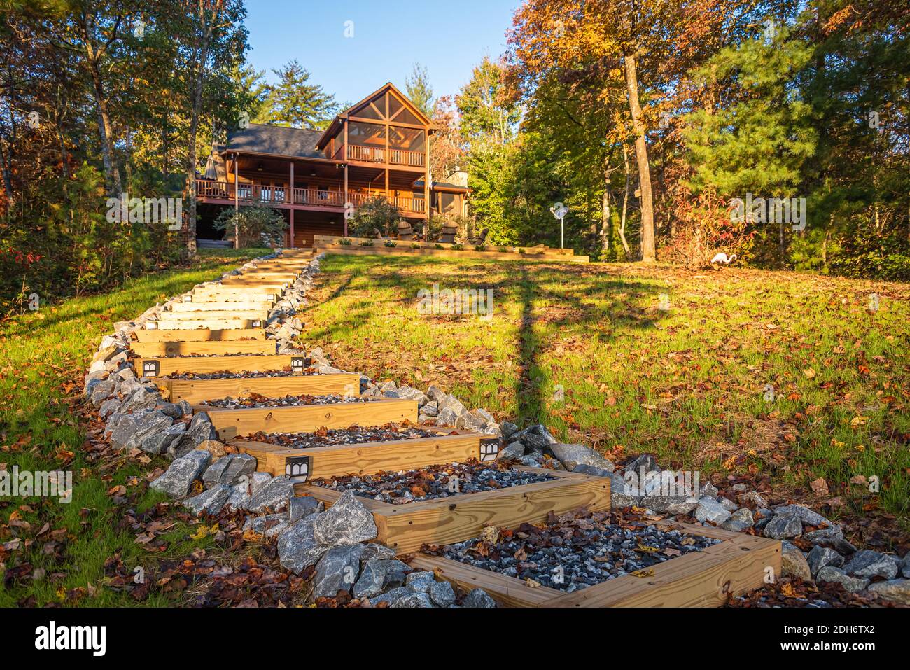 Luxury lakefront log cabin in the Blue Ridge Mountains near Blue Ridge, Georgia. (USA) Stock Photo
