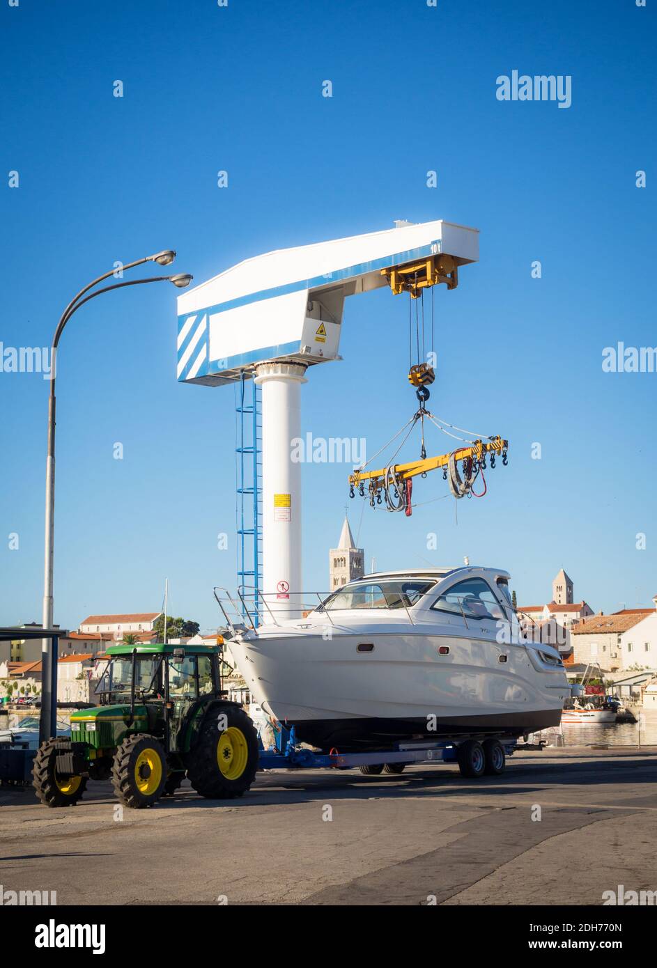Crane lifting boat hires stock photography and images Alamy