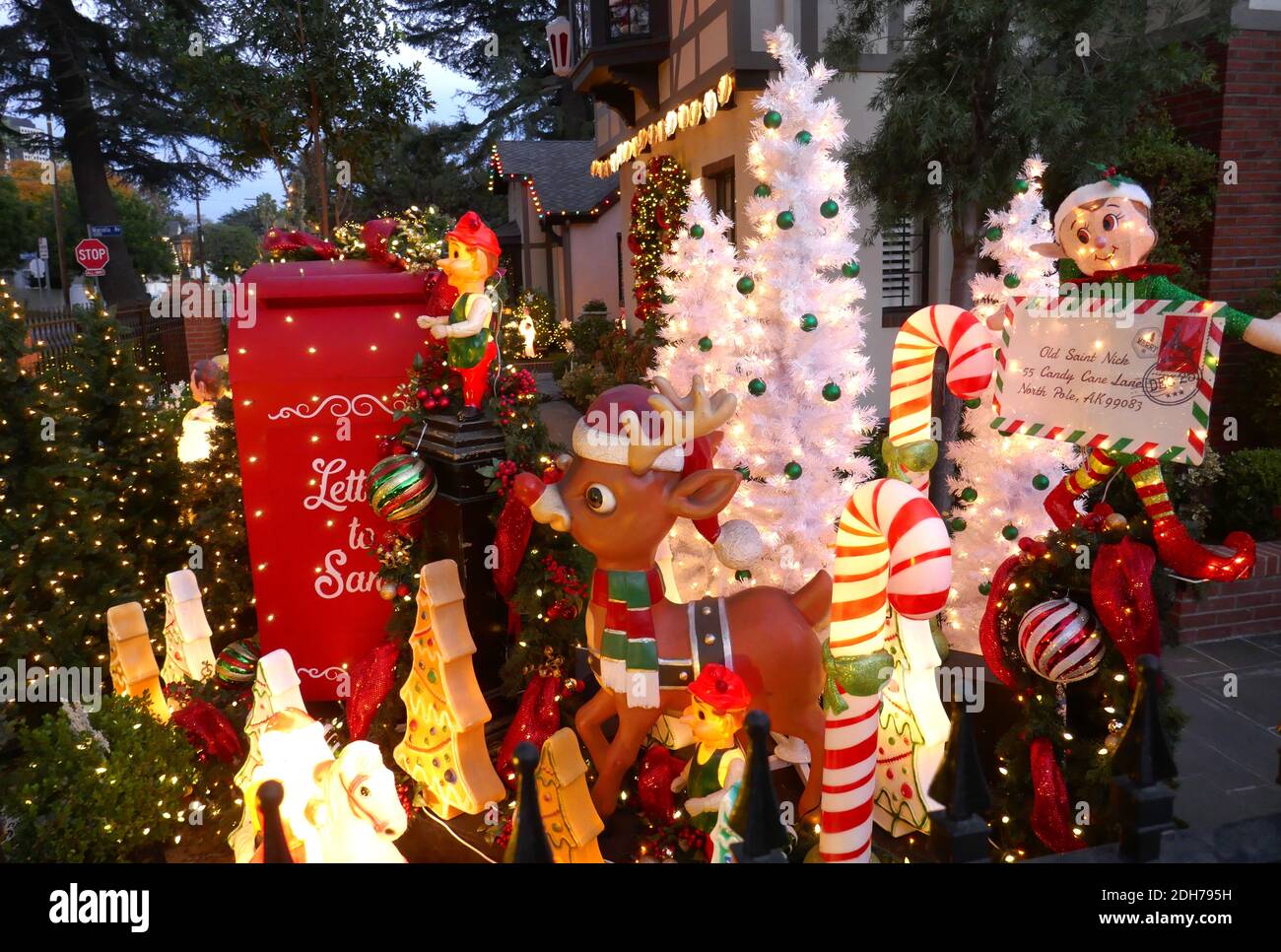Moorpark Christmas Tree Lighting 2022 Page 3 - Toluca Lake, California High Resolution Stock Photography And  Images - Alamy
