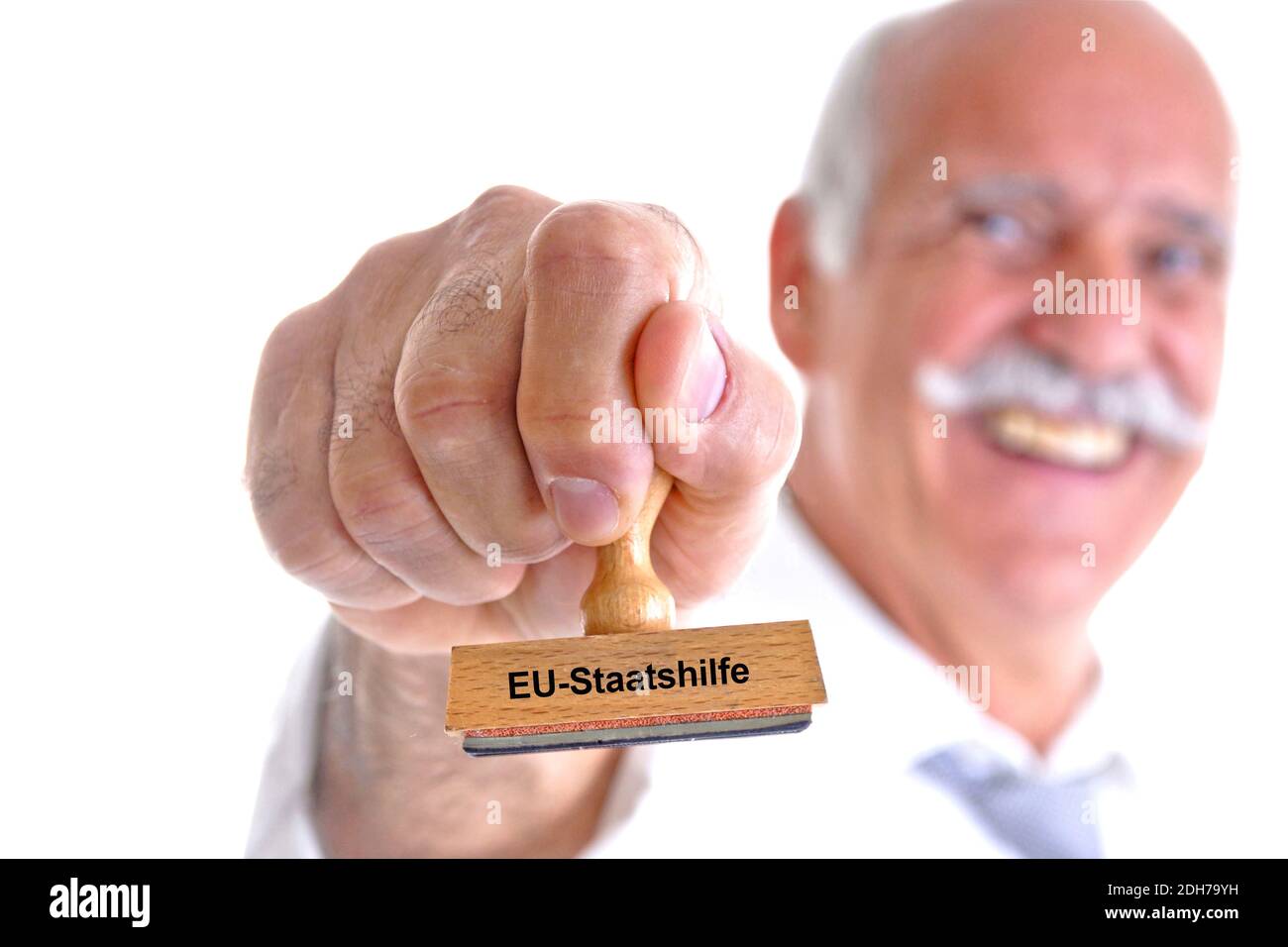 65, 70, Jahre, Mann hält Stempel in der Hand, Aufschrift: EU-Staatshilfe, Stock Photo