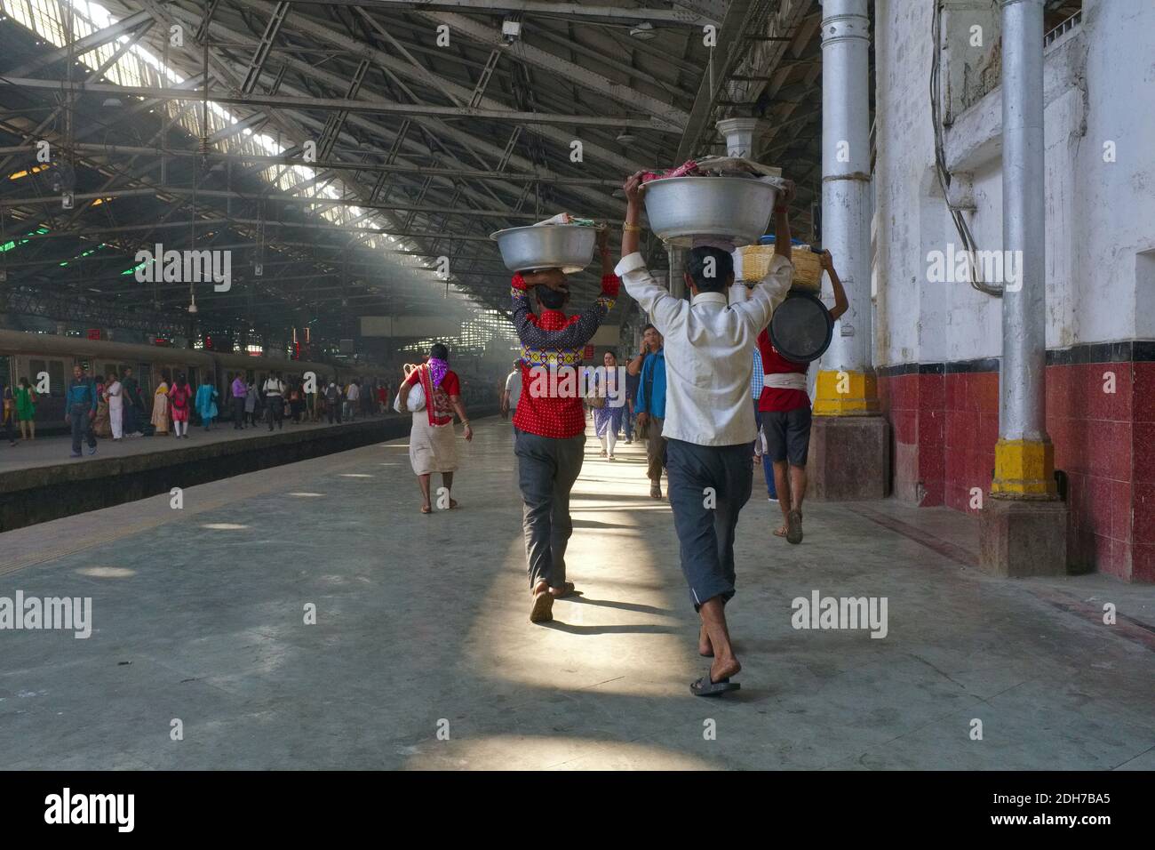 Porters carrying fish from a nearby market to load on to trains at Chhatrapati Shivaji Maharaj Terminus (CSMT) in Mumbai, India Stock Photo