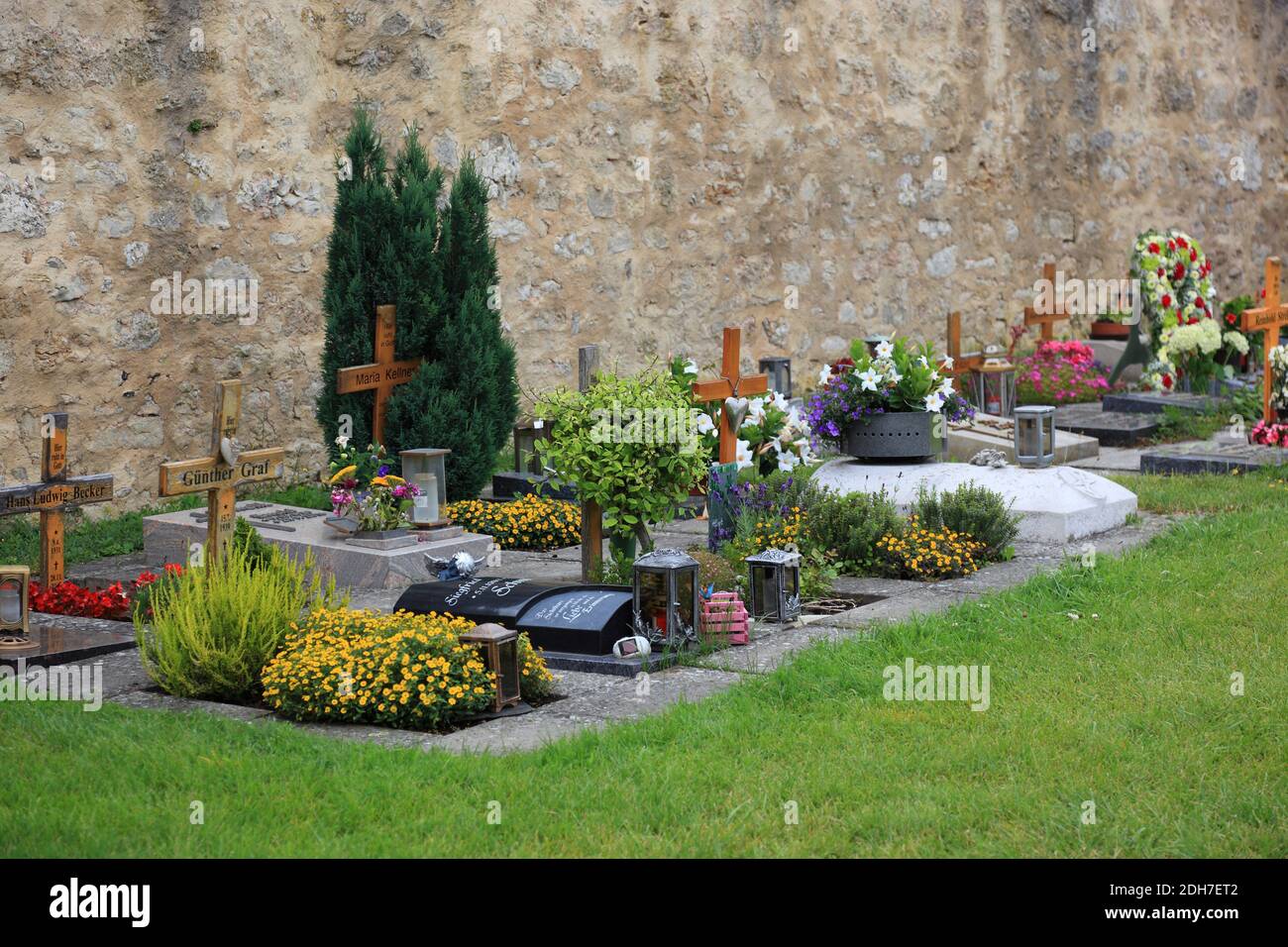 fortified cemetery, around 1200, of Rasdorf, district of Fulda, Hesse, Germany  /  Wehrfriedhof, um 1200, von Rasdorf, Landkreis Fulda, Hessen, Deutsc Stock Photo