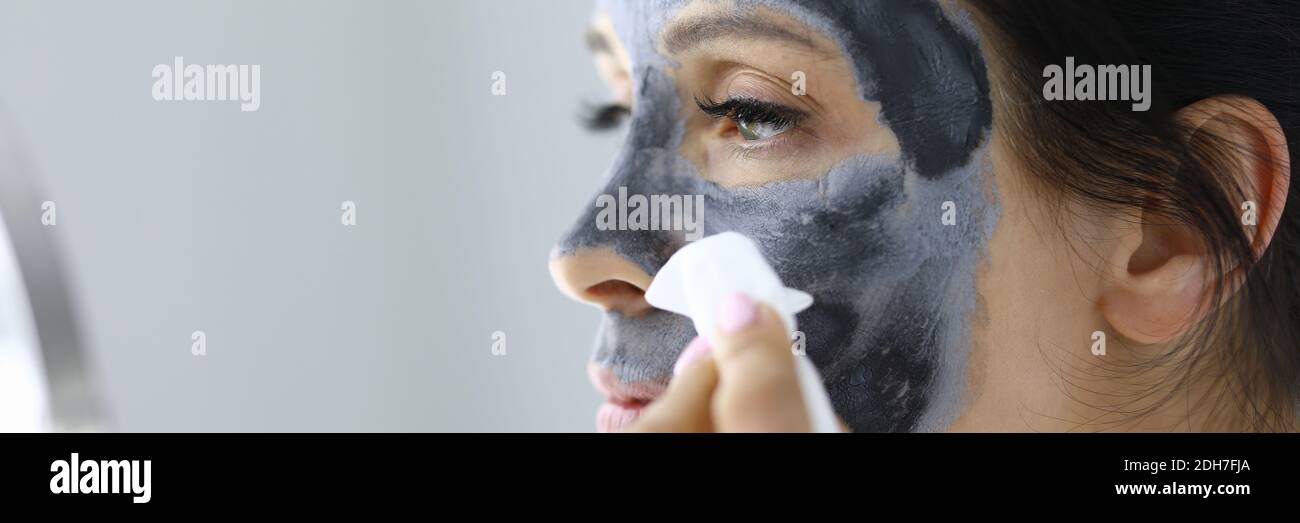 Black mask woman beauty cosmetics hi-res stock photography and images ...