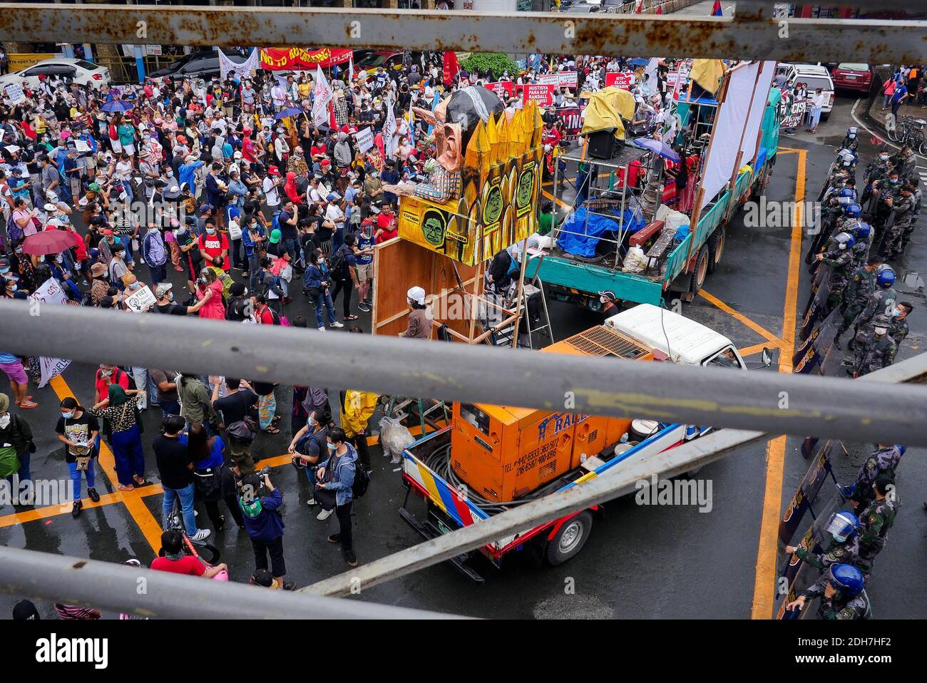 Manila, National Capital Region, Philippines. 10th Dec, 2020. Several groups gathered and protest at Mendiola Peace Arch for International Human Rights Day in Manila on 10 Dec 2020. Credit: George Buid/ZUMA Wire/Alamy Live News Stock Photo