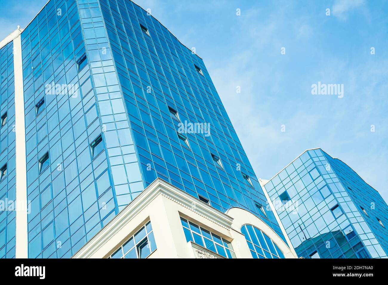 Commercial building glazed hi-res stock photography and images - Alamy