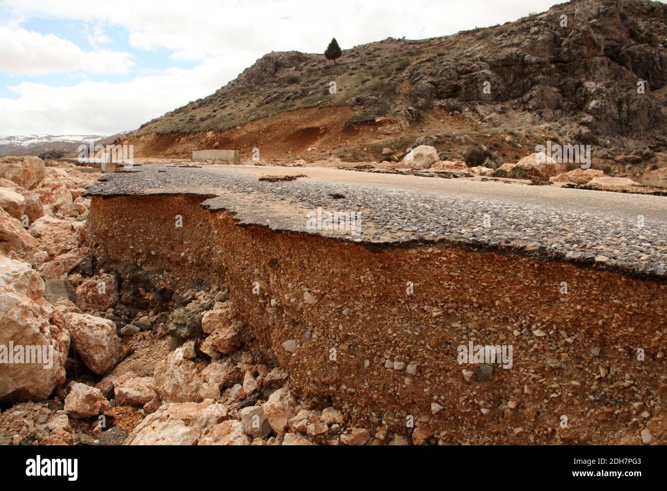 Broken road earthquake hi-res stock photography and images - Alamy