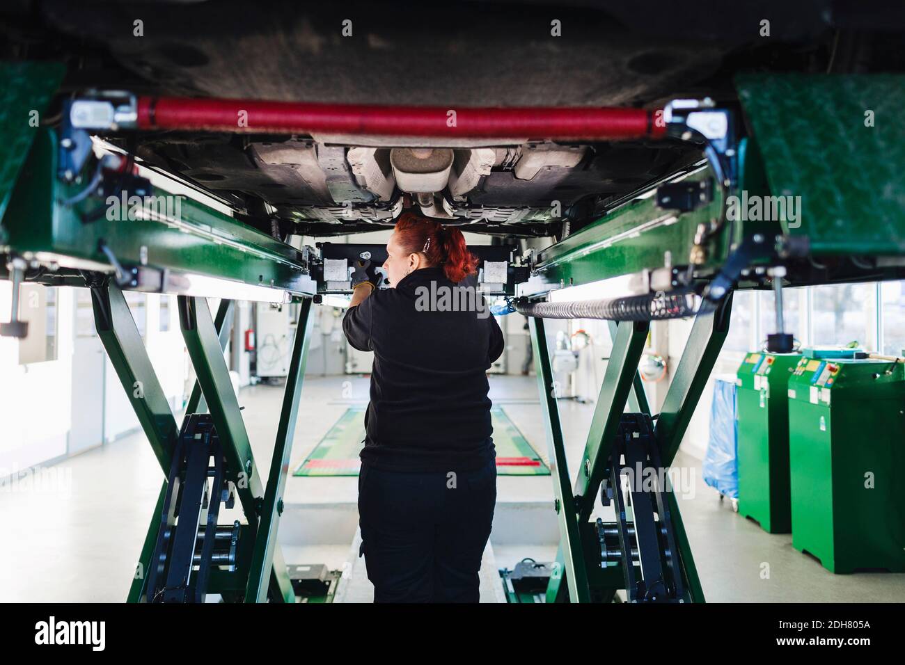 Black mechanic working on car hi-res stock photography and images - Alamy