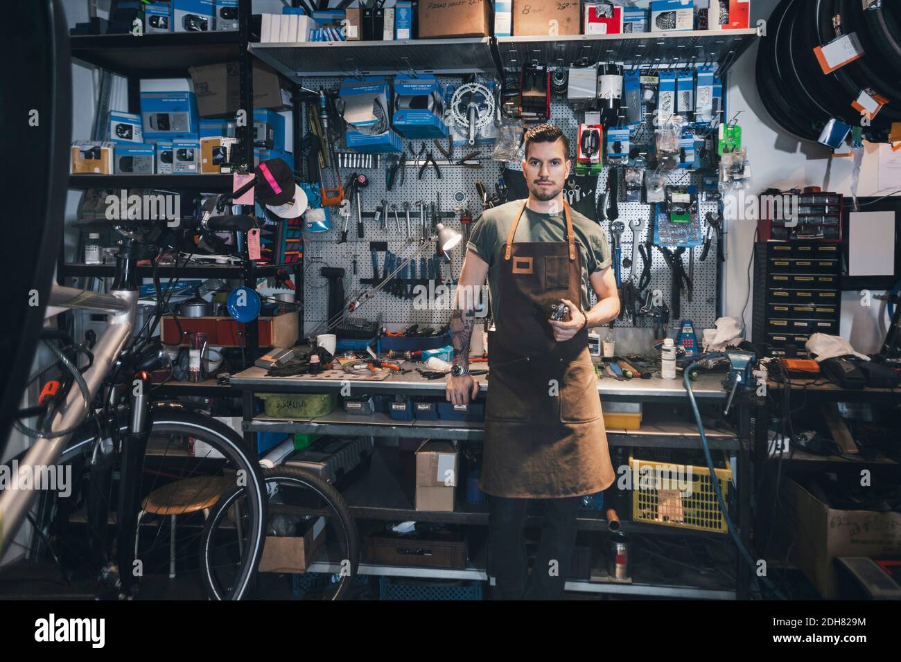 Portrait of confident mechanic at workbench Stock Photo
